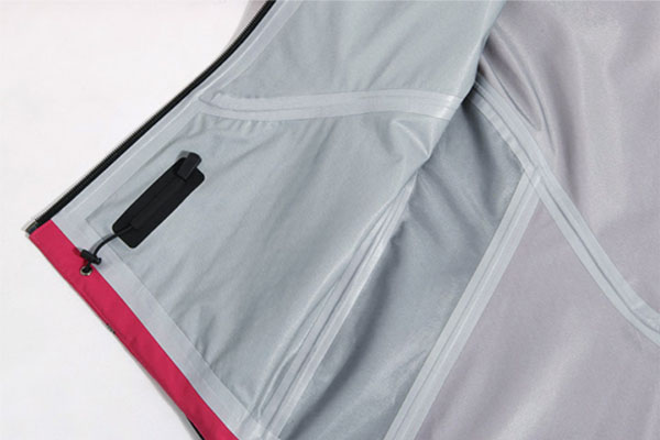 沖鋒衣廠家：脫膠了的沖鋒衣怎么辦？如何處理？